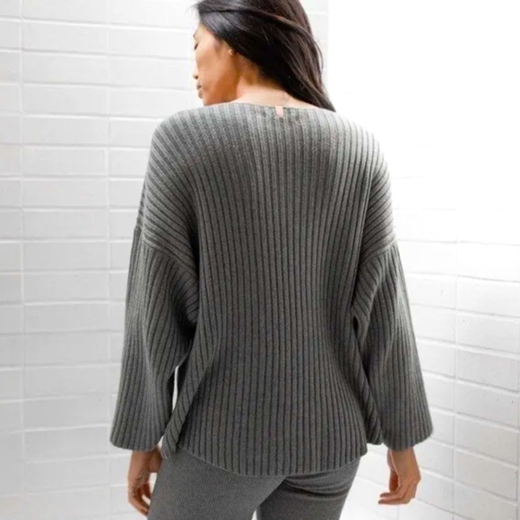 LUNYA Cozy Pima Alpaca Cotton Grey Pullover Sweater - Picture 2 of 13